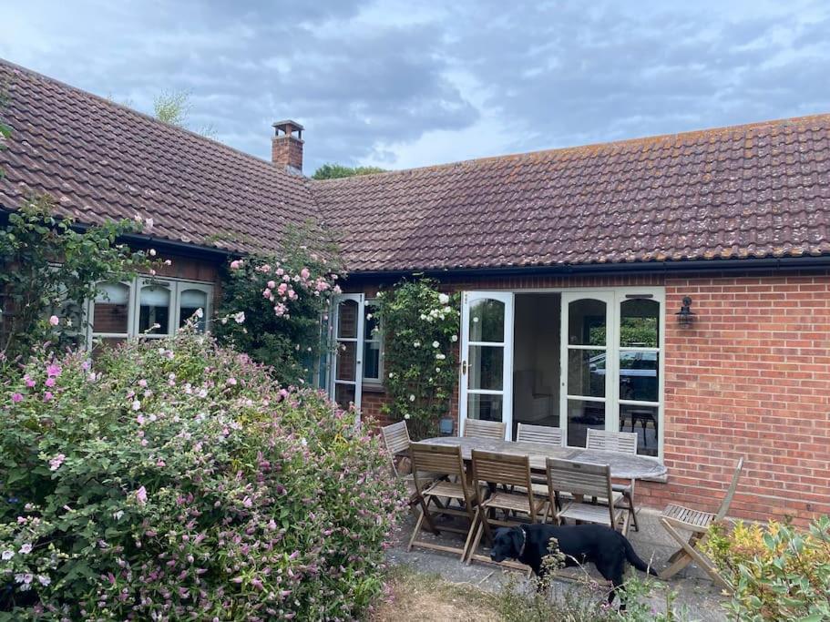 Lovely Quiet Cottage Sleeps 4 Adults, 4 Children, Dog Friendly Клей-некст-зе-Си Экстерьер фото